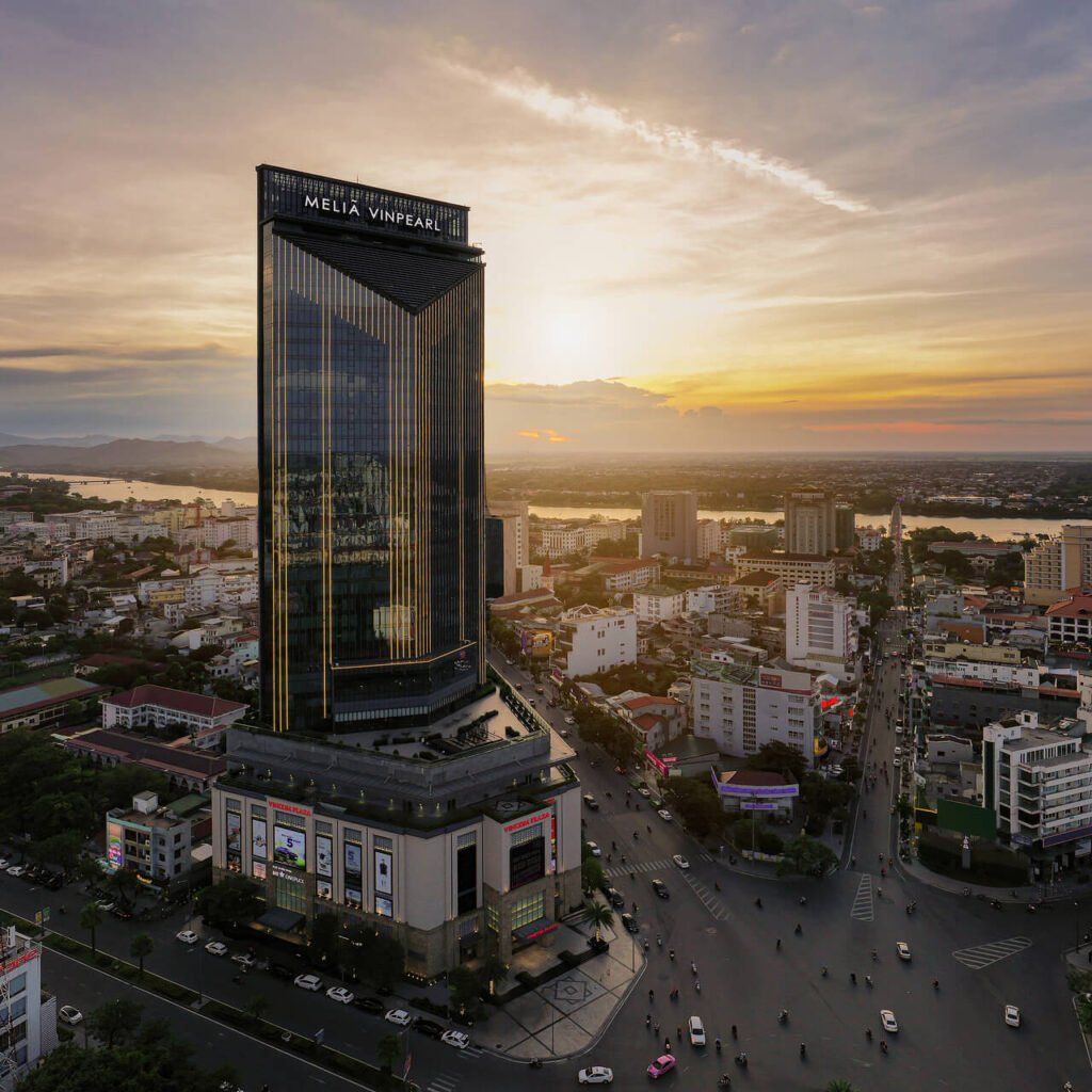 Dân Ngành Rì Viu Khách Sạn